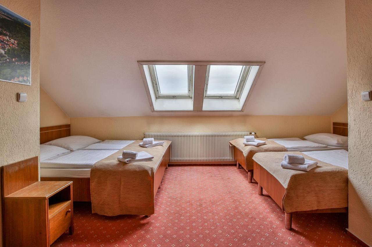 Hotel Табор Екстериор снимка