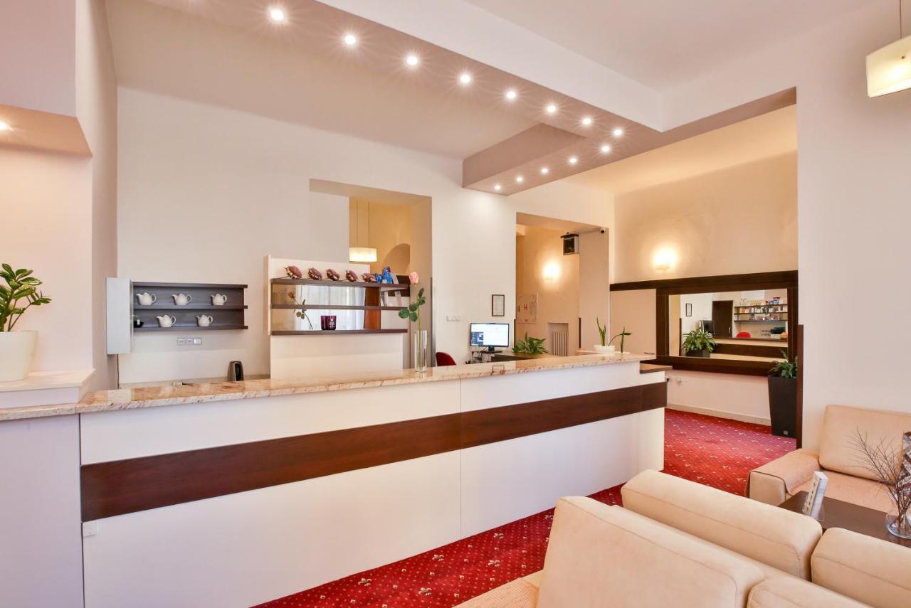Hotel Табор Екстериор снимка